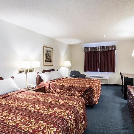 Quality Express Inn & Suites Mineral Wells ภายนอก รูปภาพ