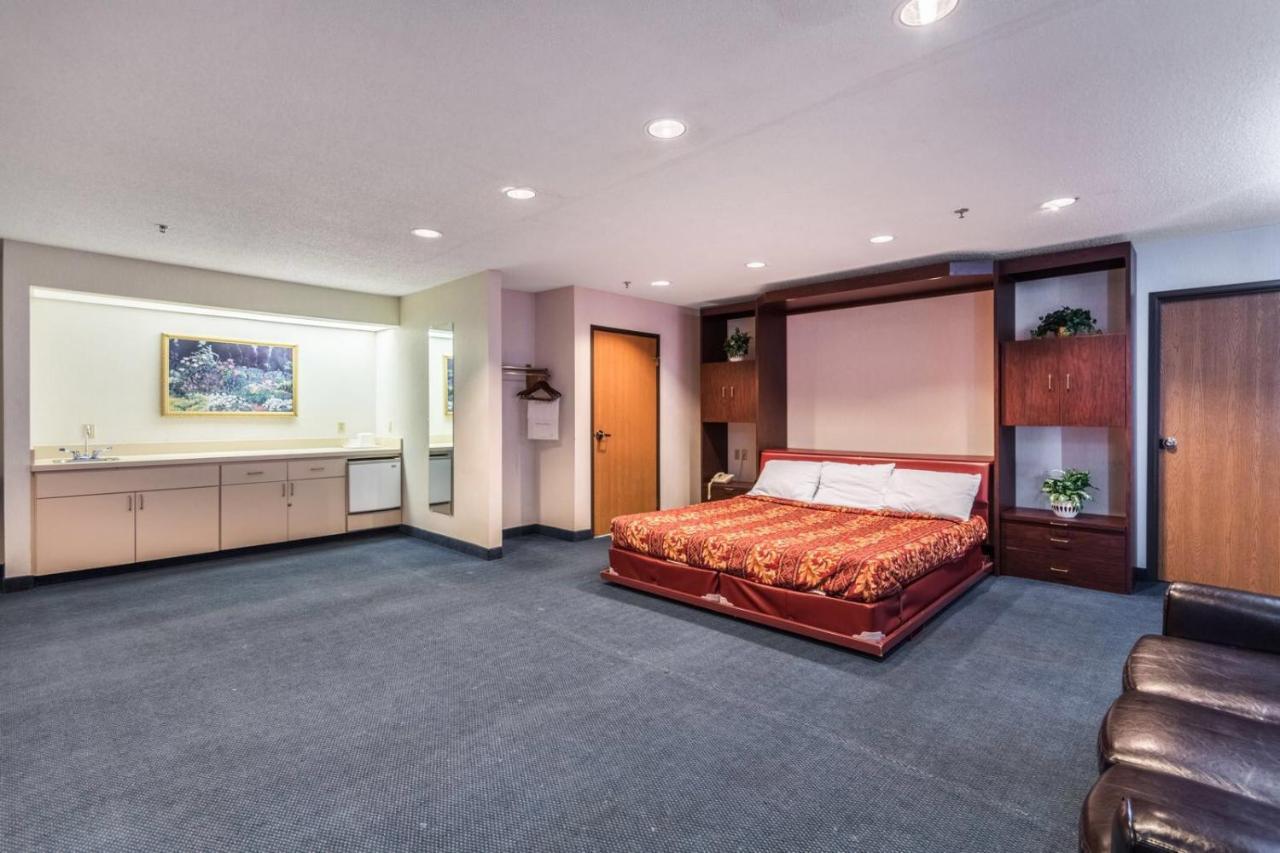 Quality Express Inn & Suites Mineral Wells ภายนอก รูปภาพ