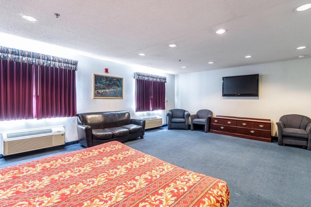 Quality Express Inn & Suites Mineral Wells ภายนอก รูปภาพ
